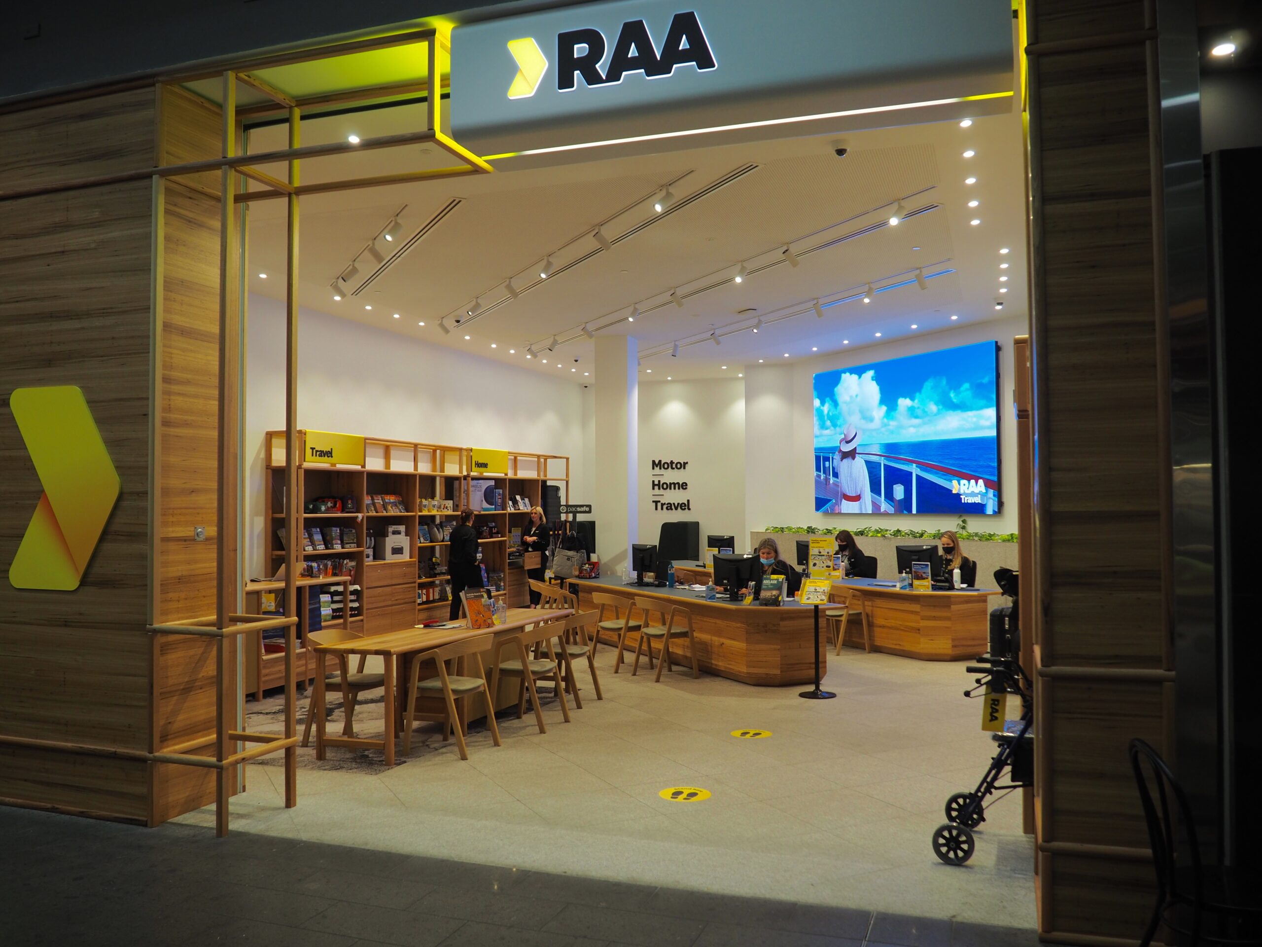 A Head Turning Retail Experience | RAA